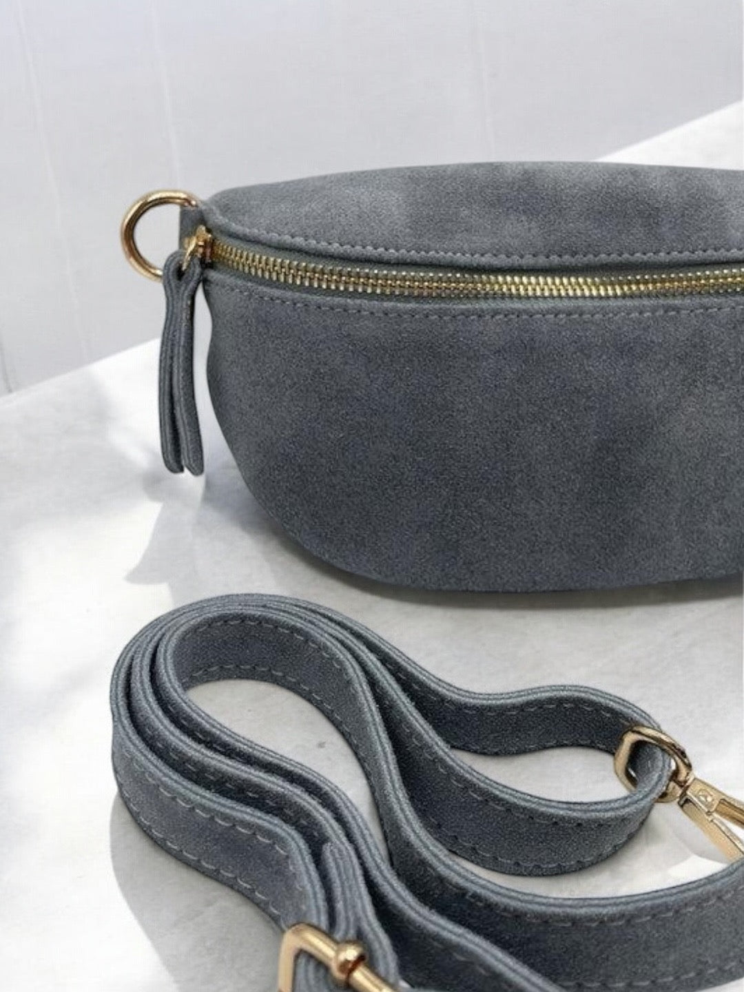 Sac banane cuir velours gris