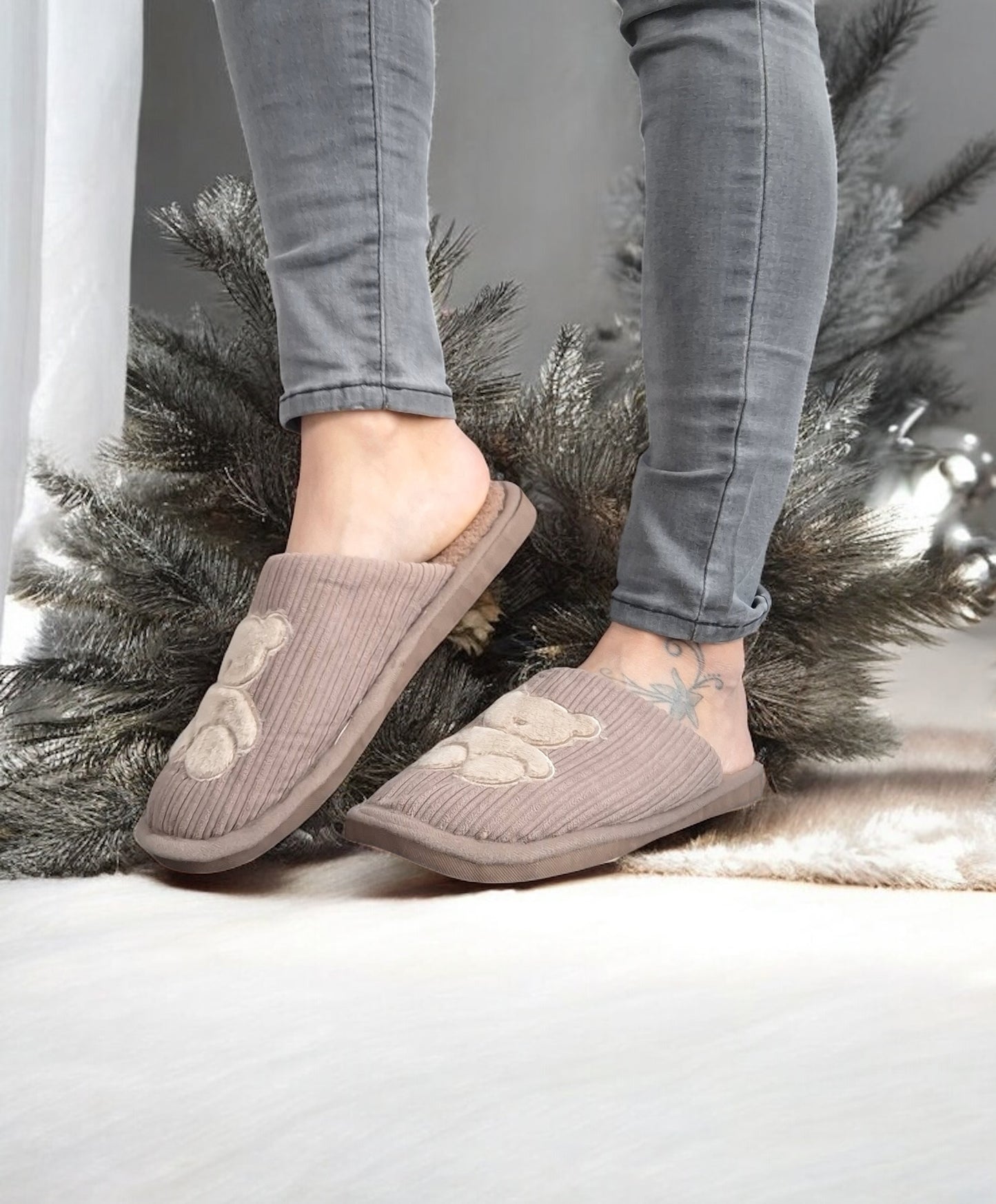 Chaussons fourrés marron en tissu avec motif ours