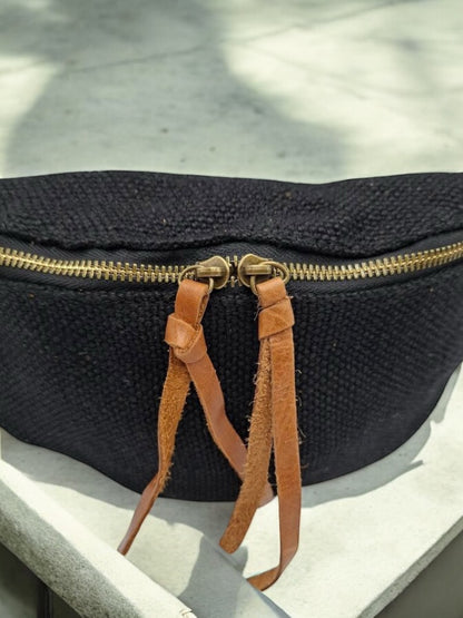 Sac banane en jute noir 1 poche doubles curseurs