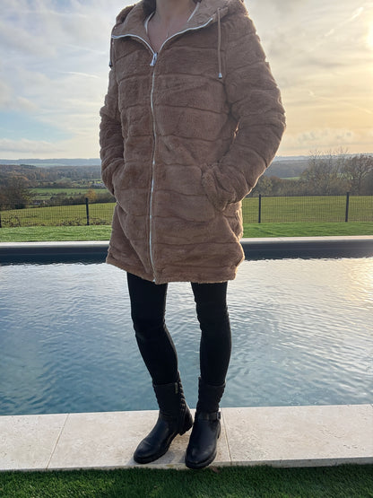 New Lolo - Manteau long camel réversible imperméable fourré fausse fourrure avec un cordon de resserrage à la taille- Curvy