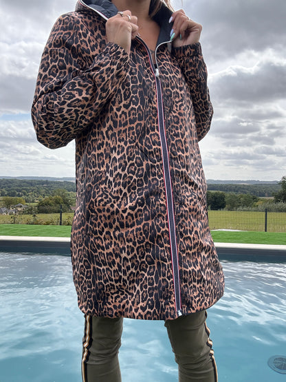 New Lolo - Imperméable réversible long sans garnissage ouate couleur bleu marine/léopard - Curvy