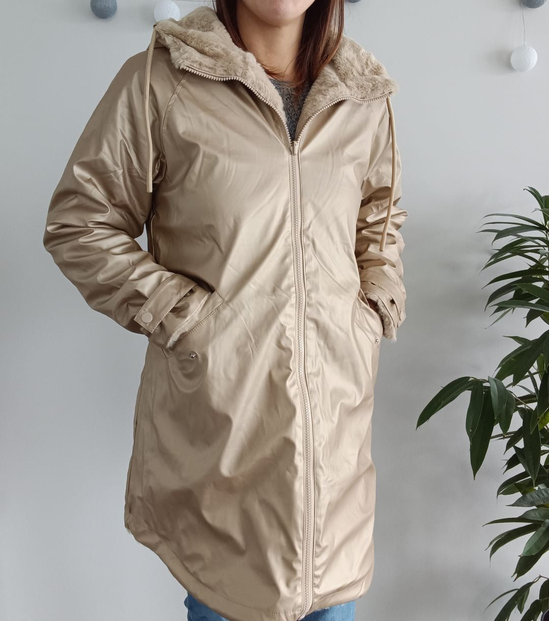 Melya Melody - Manteau long mi cuisses type ciré imperméable fourré réversible doré