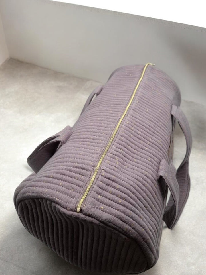 Nouveautés - Sac polochon en coton matelassé violet parme à pois dorés 'La Ptite Cachotiere'