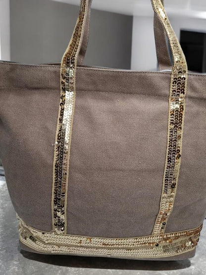 Sac à main style cabas porté main en tissu taupe avec sequins dorés