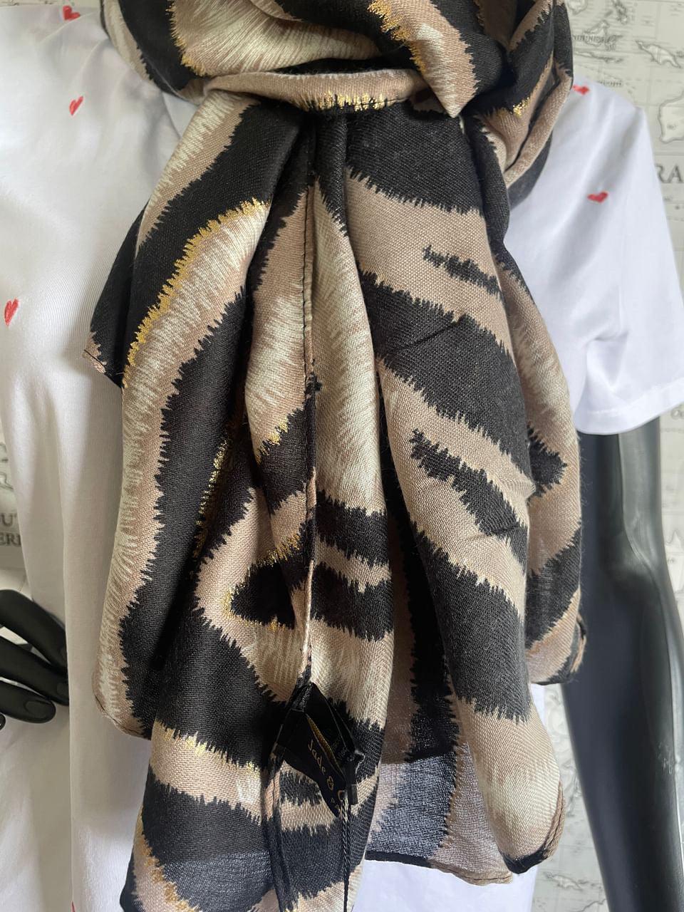 Foulard en tissu motifs zébré noir et taupe avec touche de doré