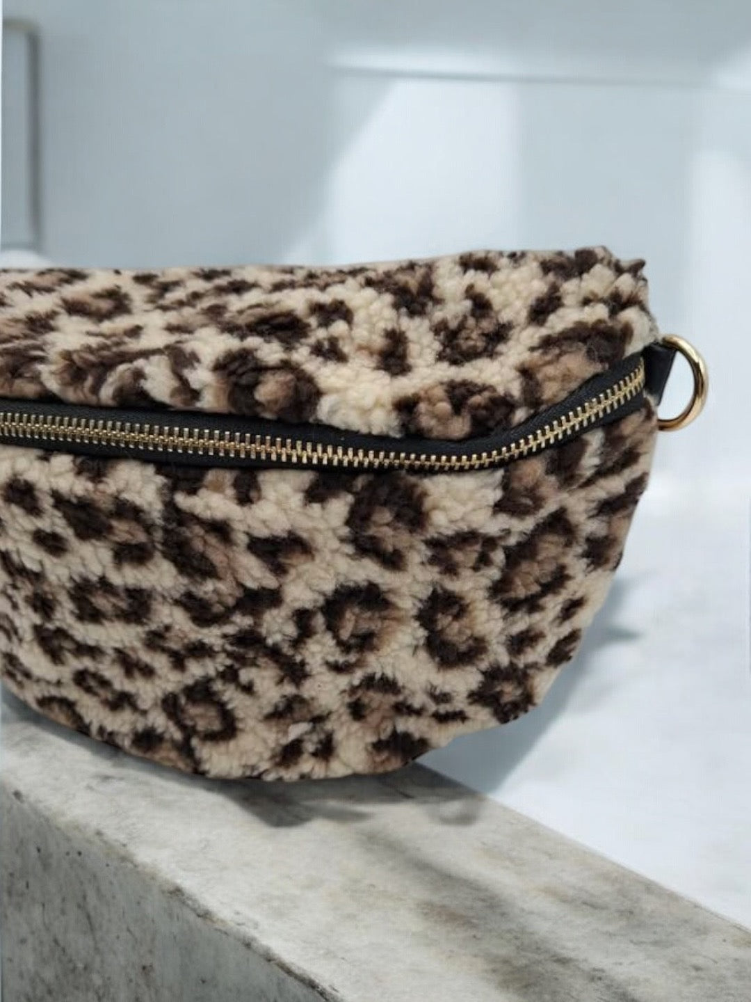 Sac banane peluche moumoute léopard beige