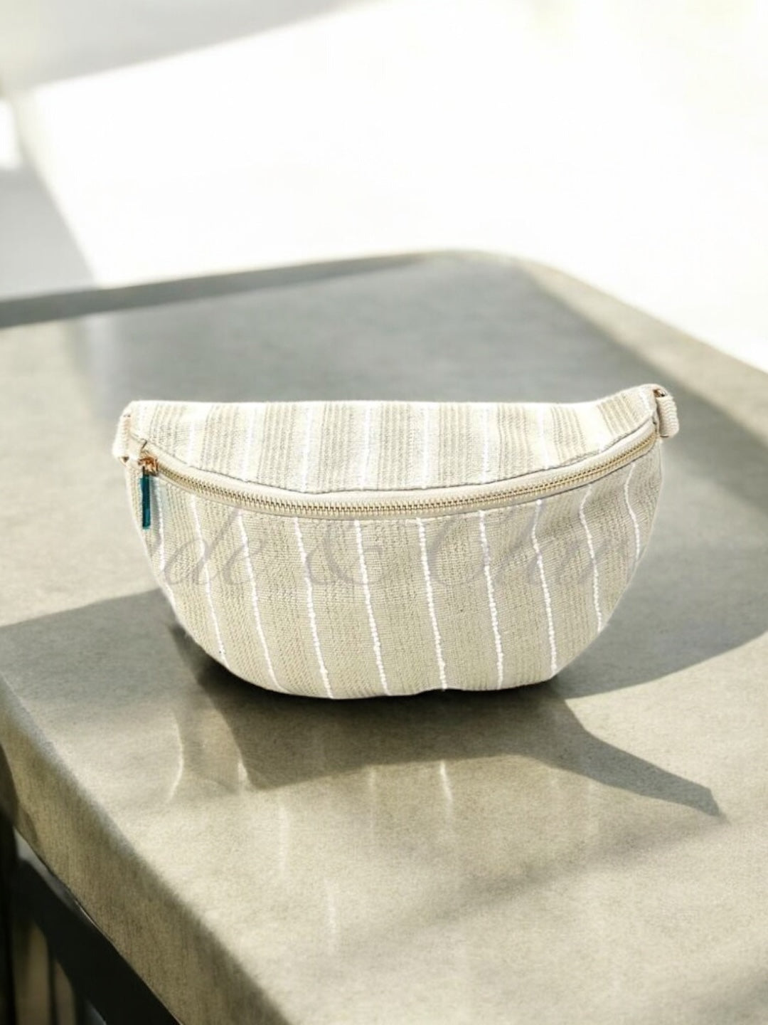 Sac banane en coton tissu bohème beige à rayures blanc doré