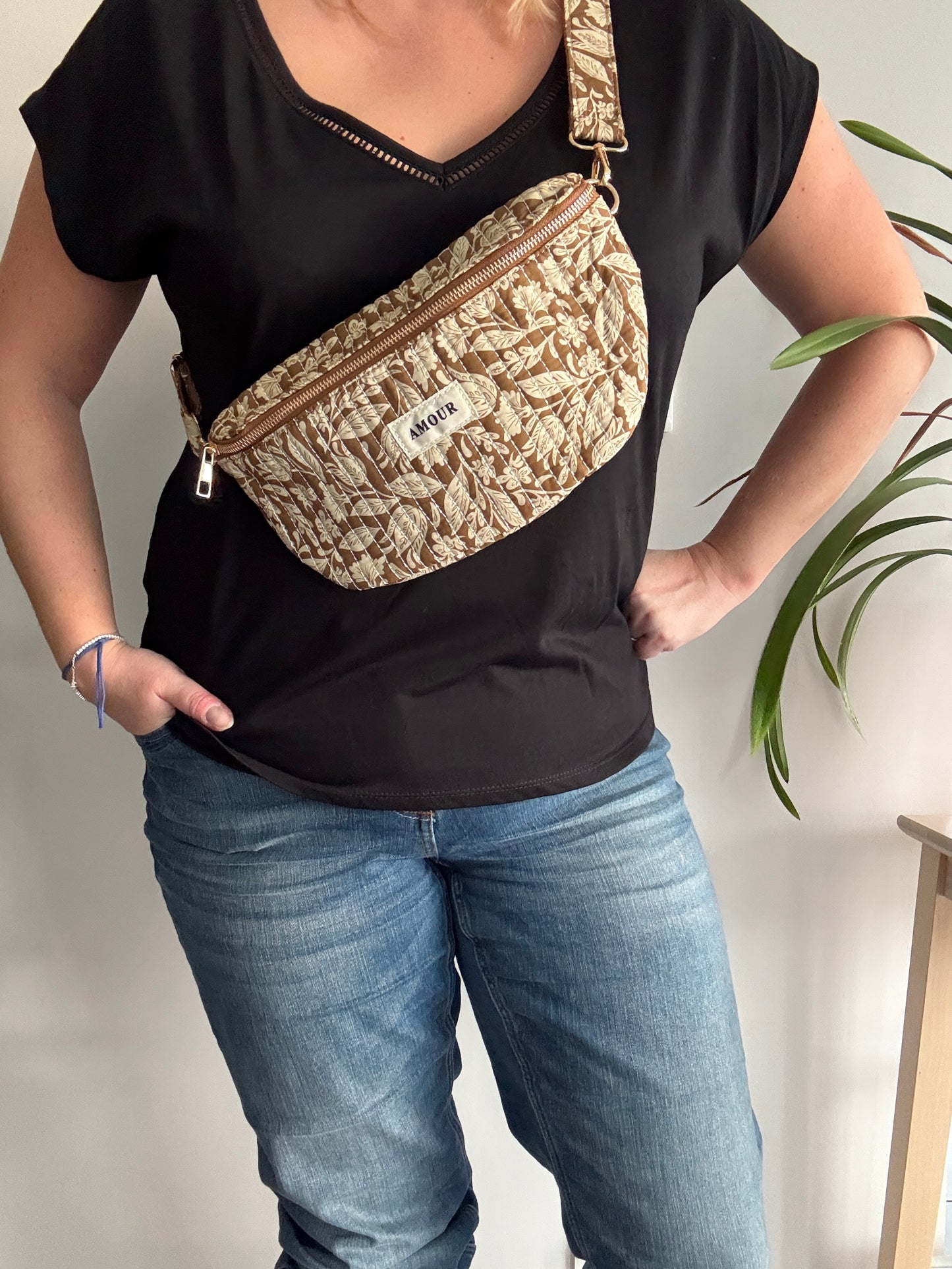 Sac banane coton matelassé liberty floral toile de jouy camel et blanc