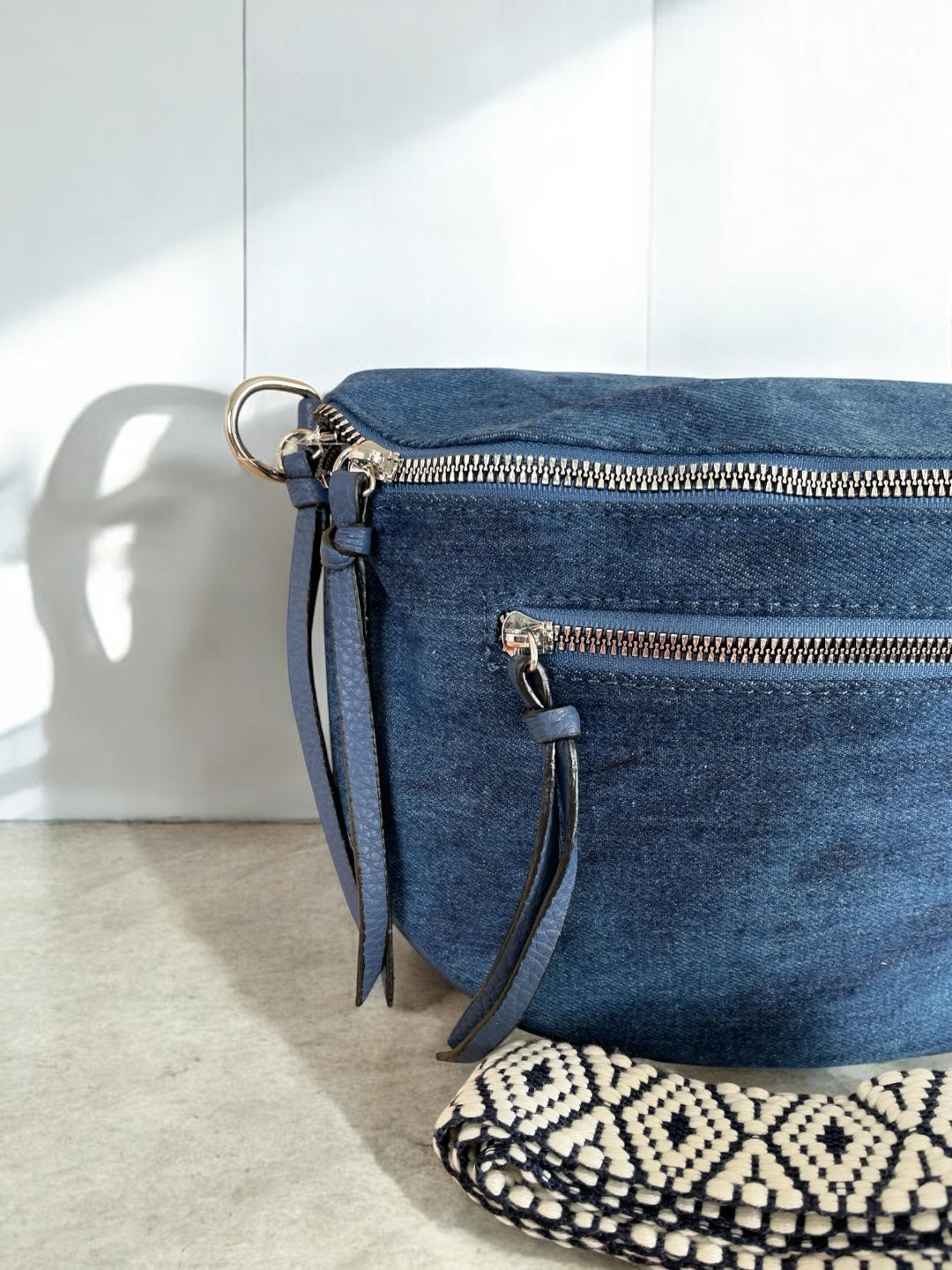 Sac banane en tissu jean bleu foncé 2 poches