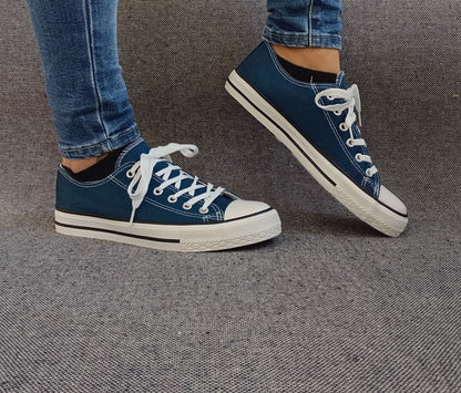 Chaussures baskets basses toile bleu pétrole style Converse