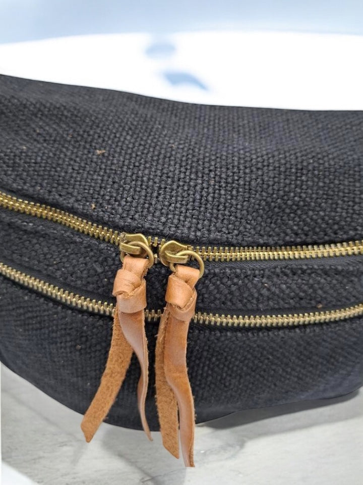 Nouveautés - Sac banane en jute noir 2 poches doubles curseurs