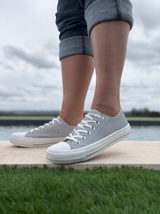 Chaussures baskets basses effet pailleté glitter argenté style converse