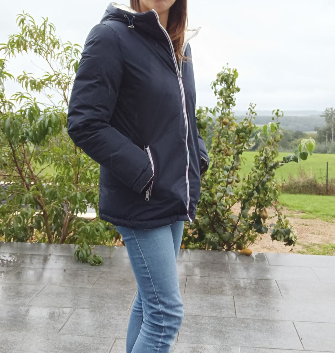 Melya Melody - Manteau court réversible et imperméable matelassé bleu marine/doré