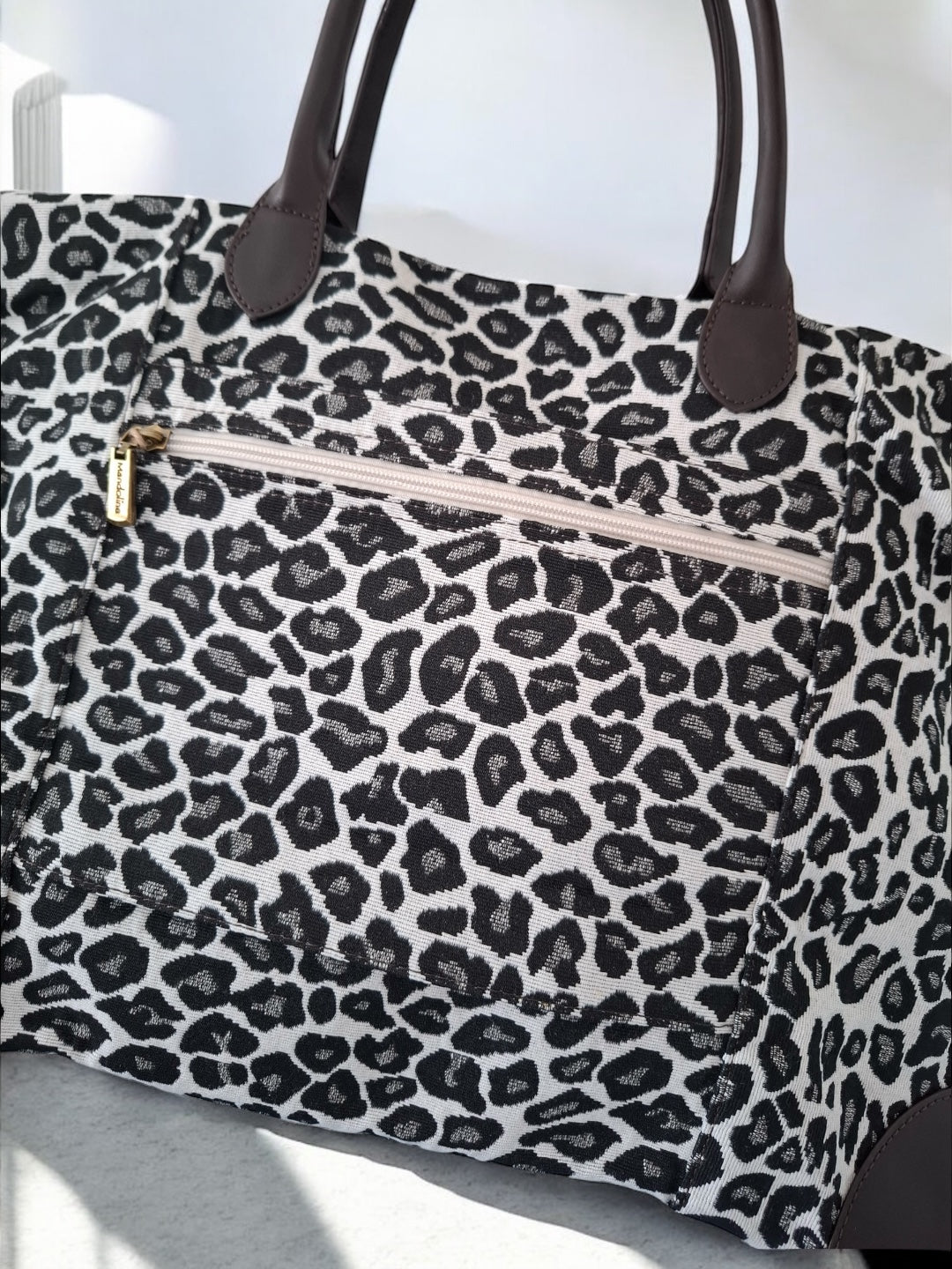 Grand sac porté épaule imprimé léopard blanc noir
