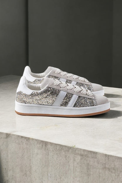 Chaussures baskets gold argenté à paillettes bandes blanches style campus