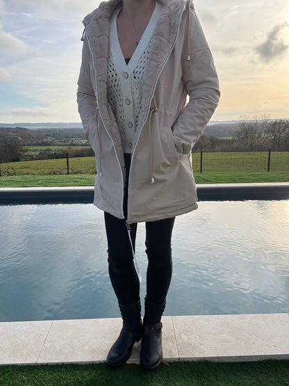 New Lolo - Manteau long beige réversible imperméable fourré fausse fourrure avec un cordon de resserrage à la taille