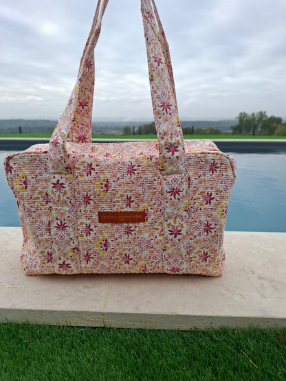 Sac week-end polochon en coton matelassé rose liberty fleuris nuances de rose de jaune et de blanc