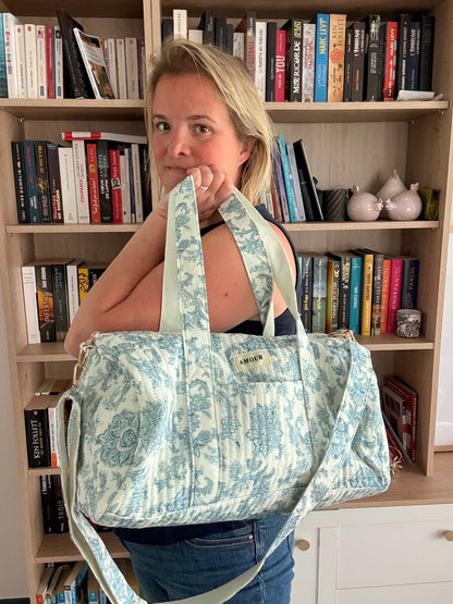 Sac Polochon Femme en Coton Matelassé – Imprimé Floral Vert Sauge | Le Petit Placard