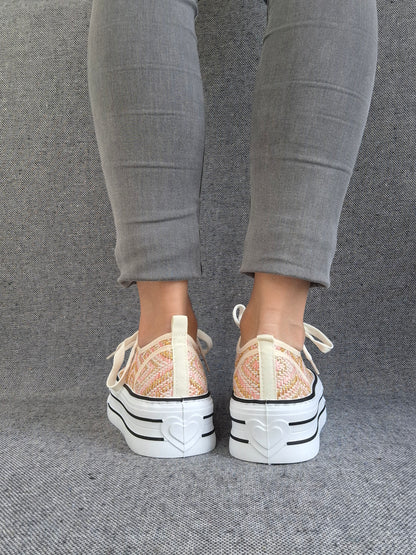 Chaussures baskets multicolores semelle compensée style converse