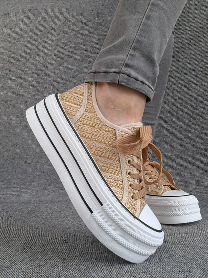 Chaussures baskets tissées beige doré semelle compensée style converse