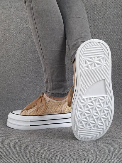 Chaussures baskets tissées beige doré semelle compensée style converse