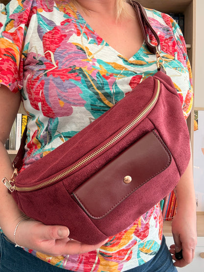Sac banane XL femme rouge bordeaux effet daim et simili cuir – grand format tendance, bandoulière réglable, poche zippée