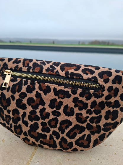 Sac banane en velours côtelé marron et noir imprimé léopard