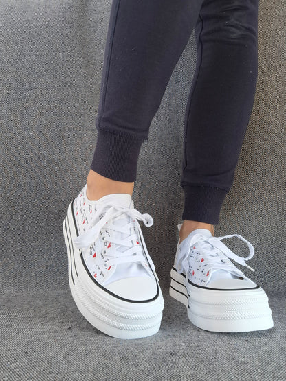 Chaussures baskets basses compensées tissu blanc avec inscription “je vous aime”