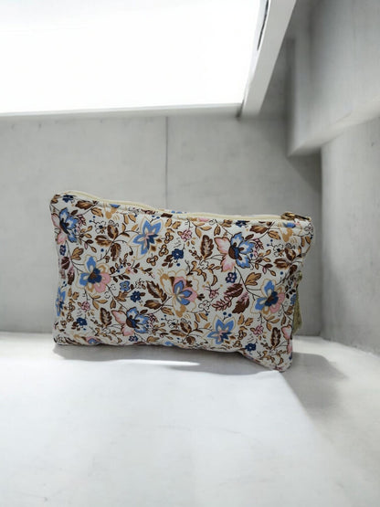 Trousse en coton avec inscription “Amour” à motif floral