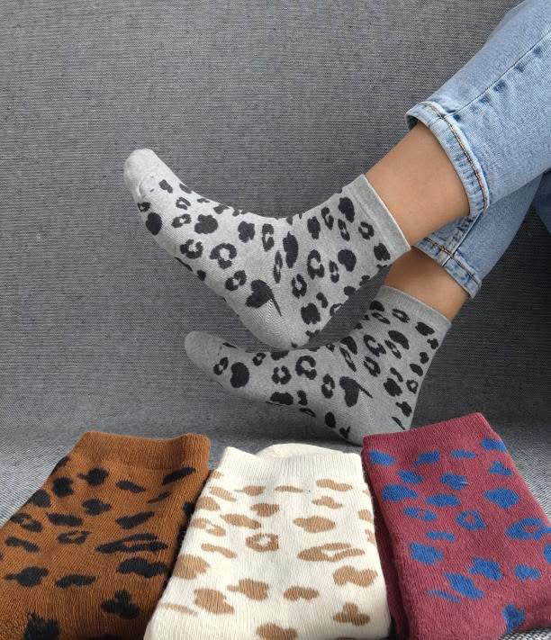 Nouveautés - Chaussettes gris en coton à motif léopard noir