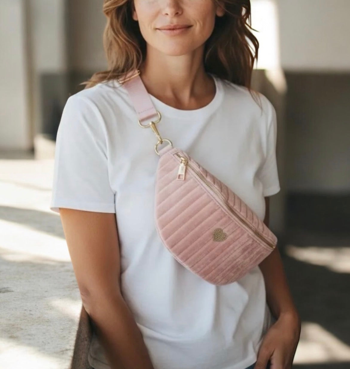 Sac banane en tissu irisé texturé relief élégant rose