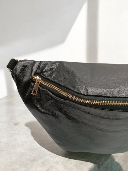 Sac banane XL simili cuir noir irisé mousquetons dorés