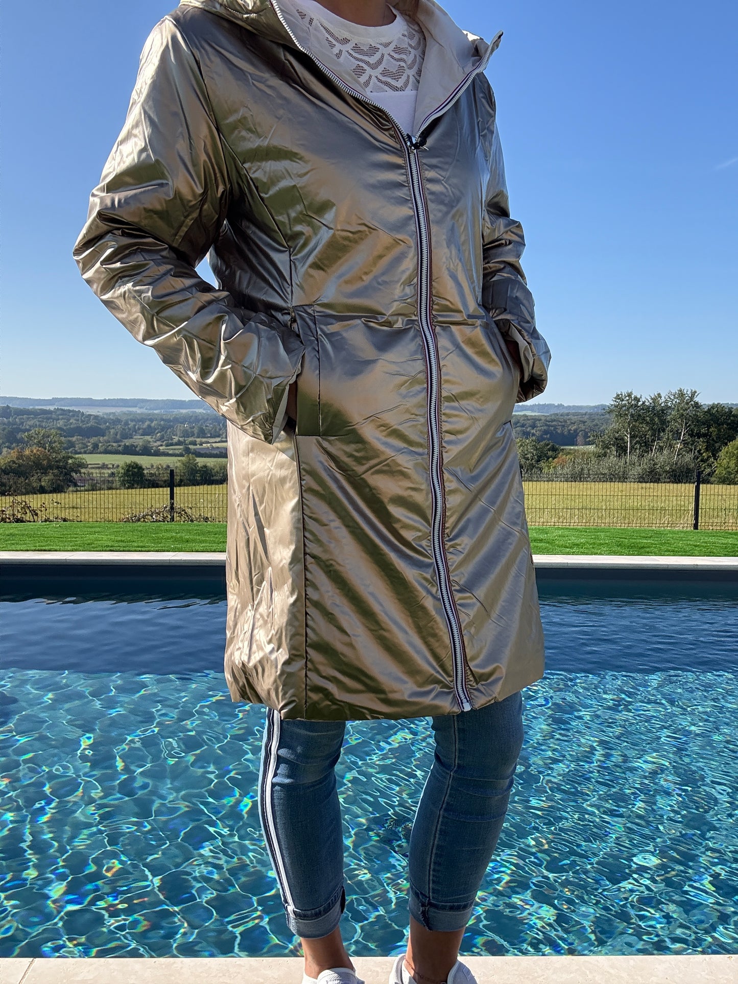 Melya Melody - Imperméable réversible long avec garnissage ouate couleur blanc crème/doré - Curvy