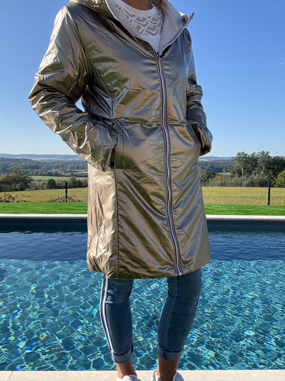 Melya Melody - Imperméable réversible long avec garnissage ouate couleur blanc crème/doré - Curvy
