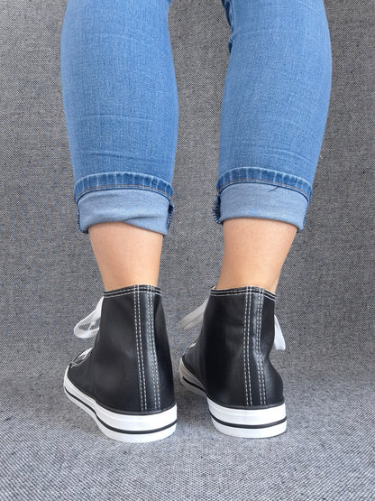 Chaussures baskets hautes simili cuir noir style converse
