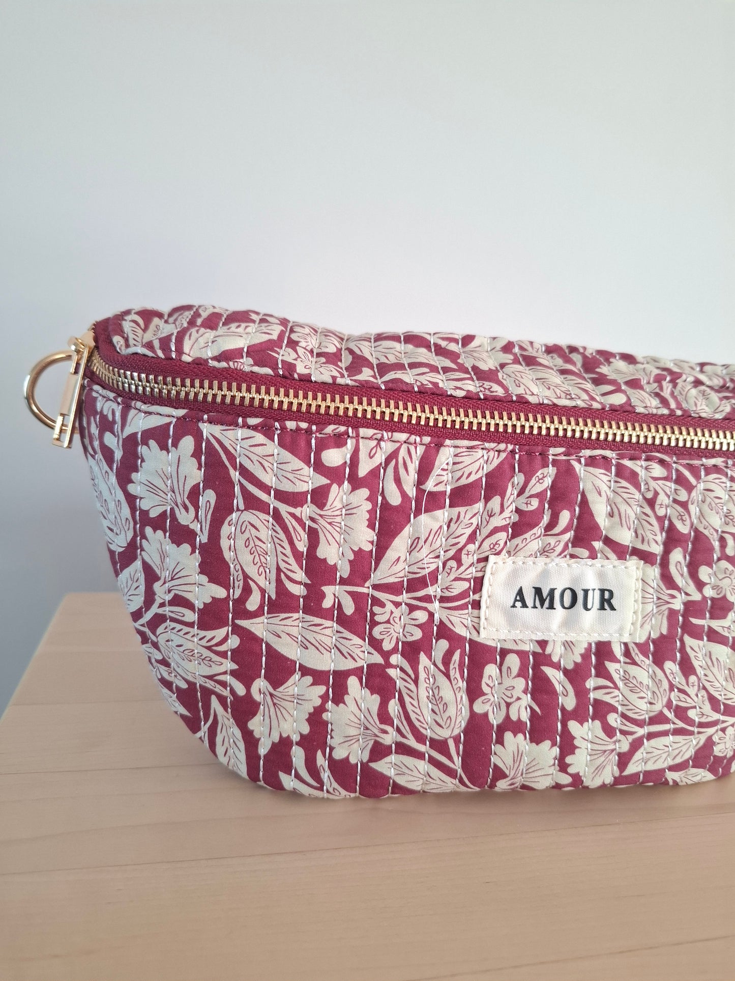 Sac banane coton matelassé liberty floral toile de jouy rouge bordeaux et blanc