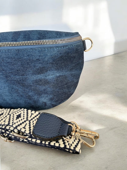 Sac banane en tissu jean bleu foncé sangle fantaisie