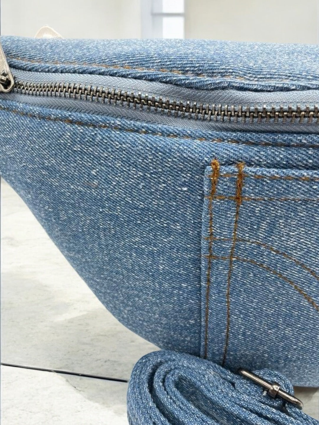 Sac banane tissu jean avec poche avant et arriere