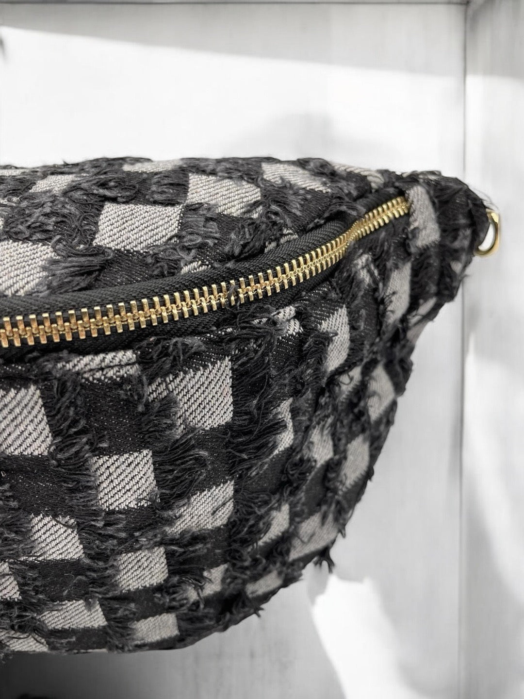 Sac banane en denim carrés noir