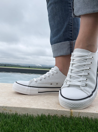 Chaussures baskets basses gris pailleté et blanc style converse