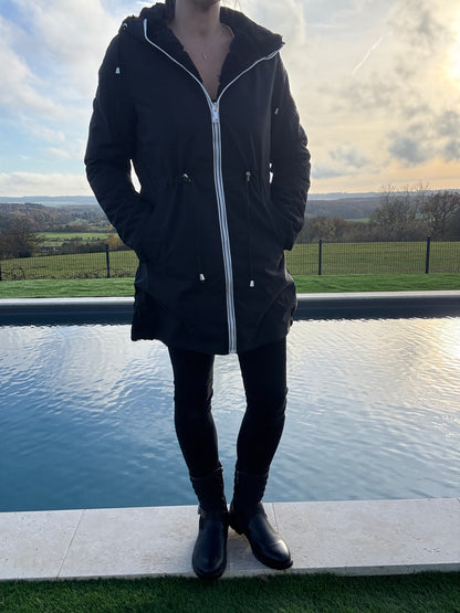 New Lolo - Manteau long noir réversible imperméable fourré fausse fourrure avec un cordon de resserrage à la taille - Curvy