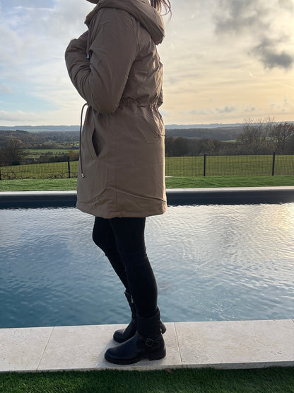 New Lolo - Manteau long camel réversible imperméable fourré fausse fourrure avec un cordon de resserrage à la taille- Curvy