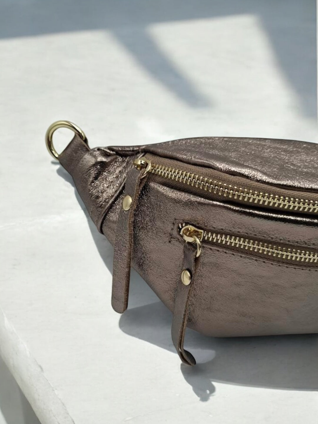 Sac banane en cuir irisé bronze 2 poches