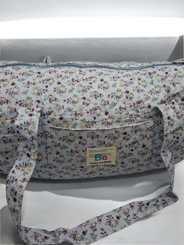 Nouveautés - Sac polochon en coton matelassé motifs à fleurs bleu ciel