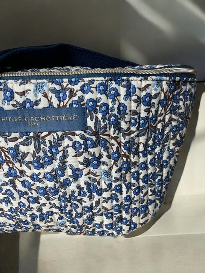 Sac banane en coton liberty fleuri bleu marine « La Ptite cachottière »