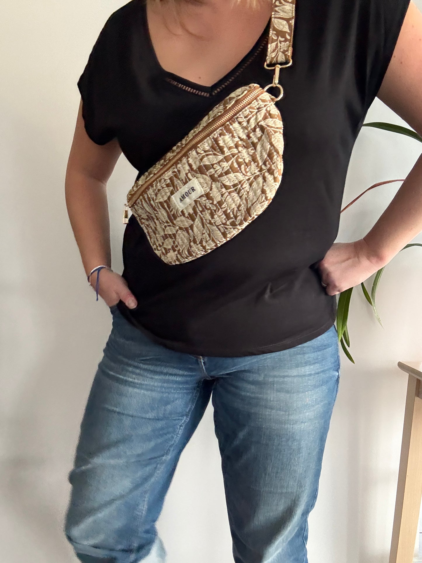 Sac banane coton matelassé liberty floral toile de jouy camel et blanc