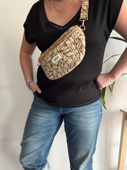 Sac banane coton matelassé liberty floral toile de jouy camel et blanc