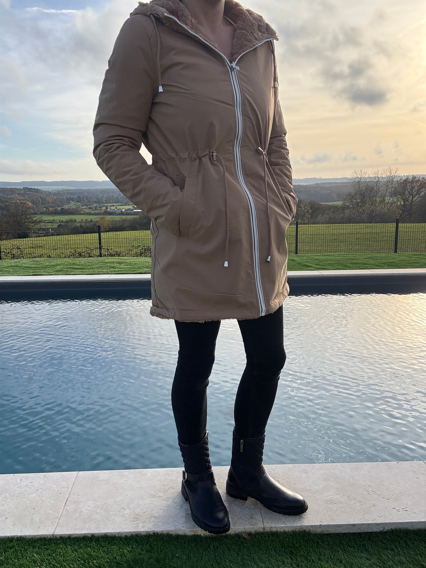 New Lolo - Manteau long camel réversible imperméable fourré fausse fourrure avec un cordon de resserrage à la taille- Curvy