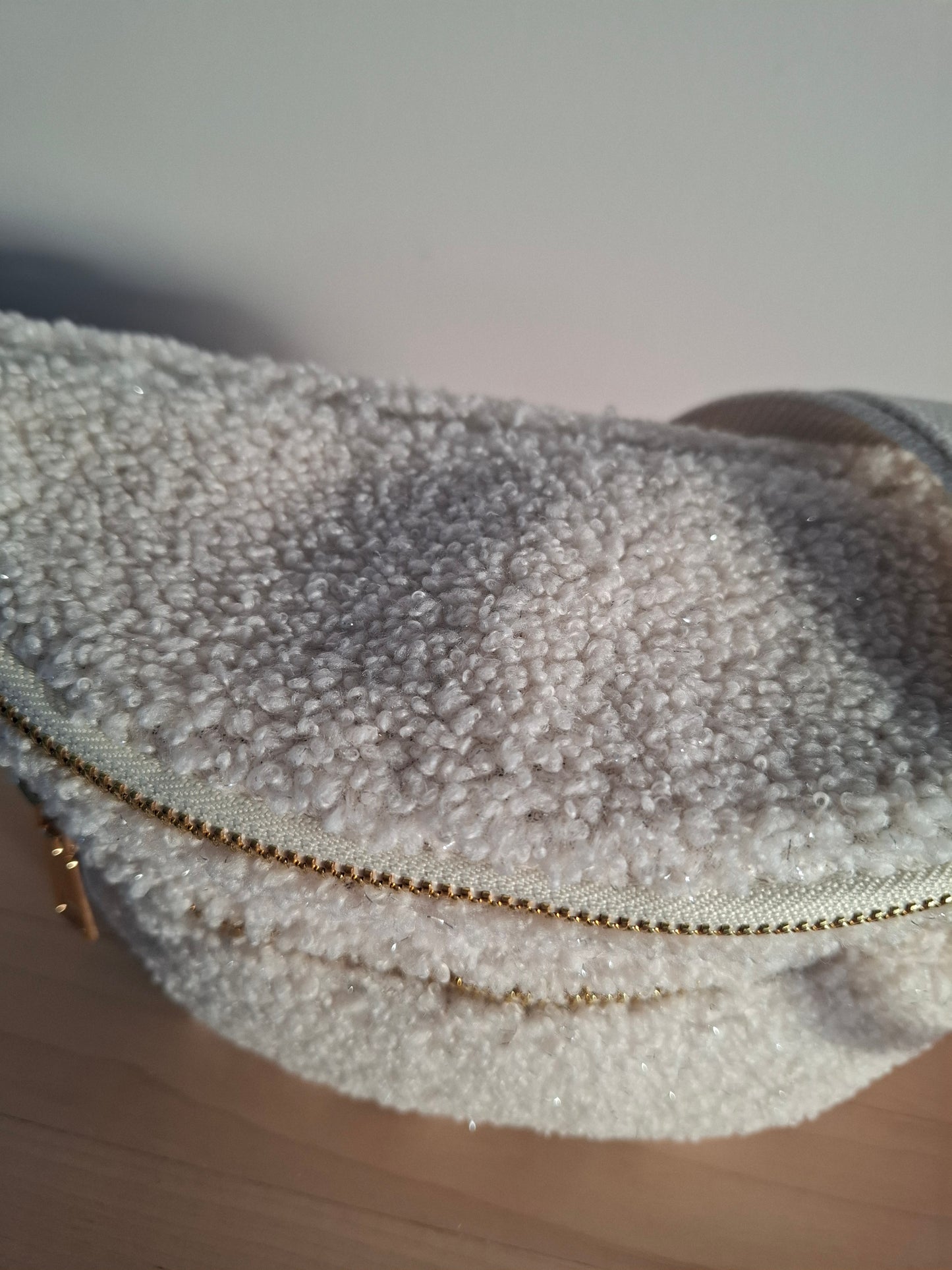 Sac banane peluche moumoute 2 poches blanc cassé