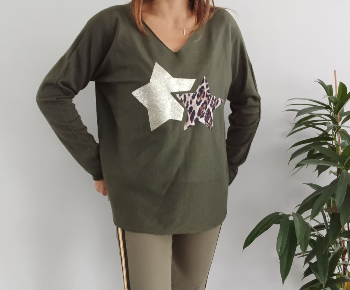 Pull maille vert kaki à étoiles léopard et doré